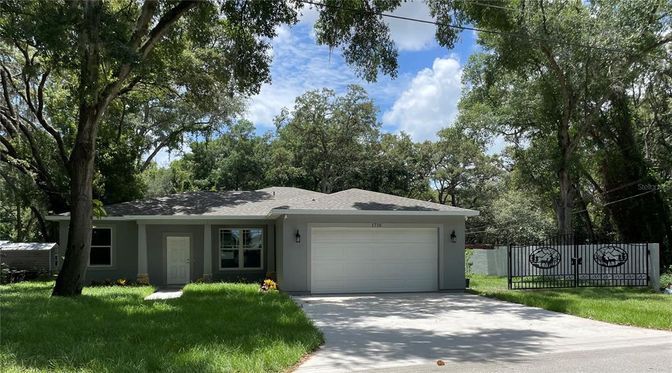 Attached, Exterior, Facade, Ranch