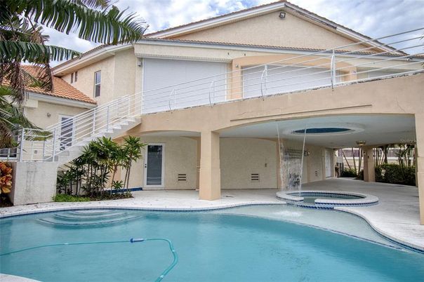 Exterior, Pool