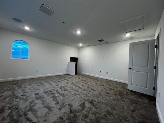 Empty room, Interior, Recessed Lighting