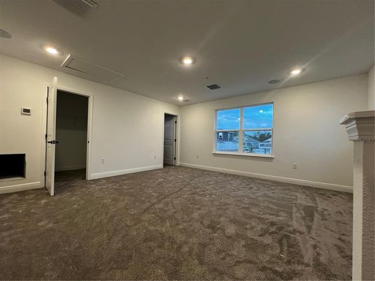 Empty room, Interior, Recessed Lighting