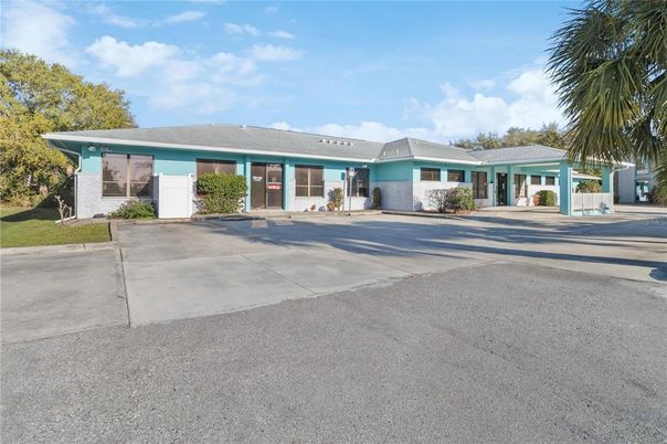 Exterior, Facade, Ranch