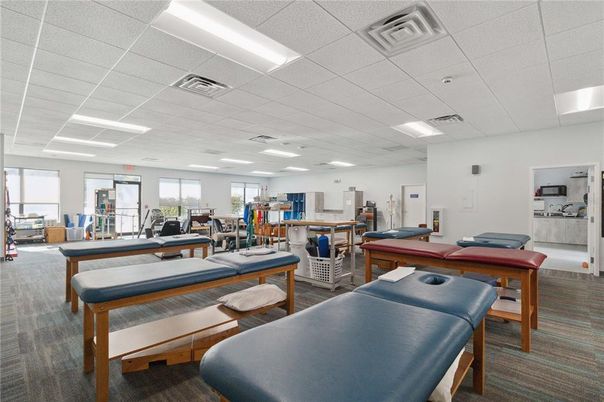 Fitness Equipment, Interior, Recessed Lighting, Wood Texture Flooring