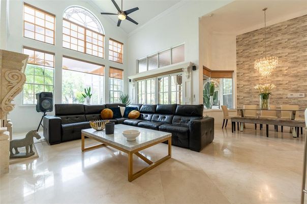 Chandelier, Dining room, Interior, Living room, Pendant Lights