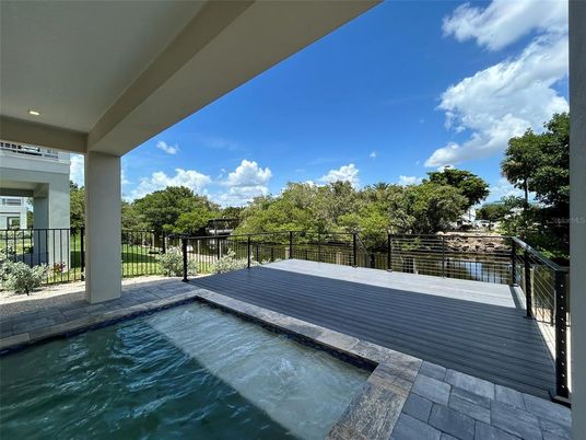 Exterior, Lake