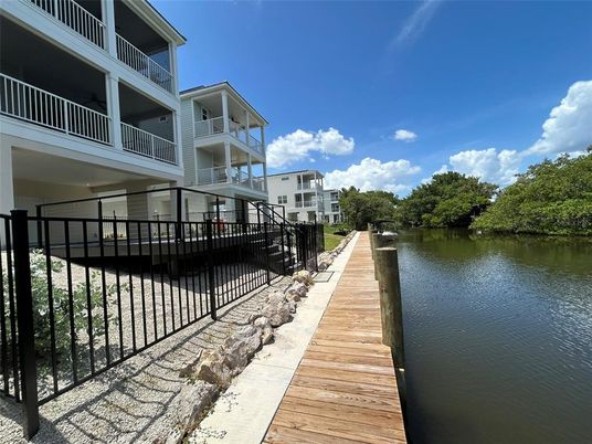 Exterior, Lake