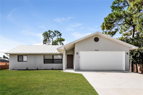 Attached, Exterior, Facade, Ranch