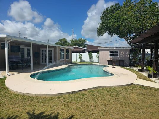 Exterior, Pool