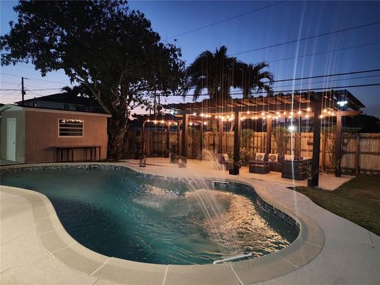 Exterior, Pool
