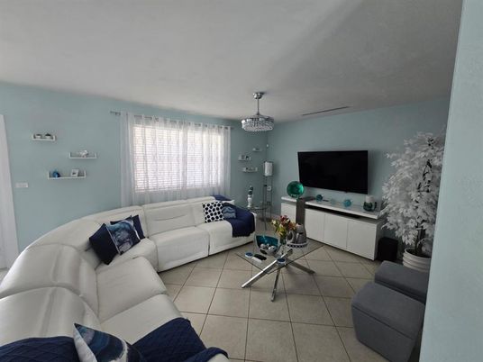 Chandelier, Interior, Living room