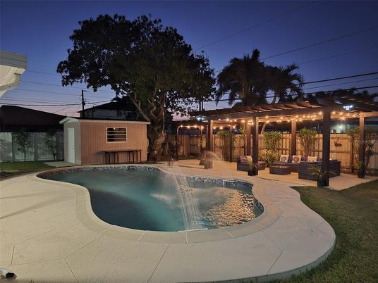 Exterior, Pool