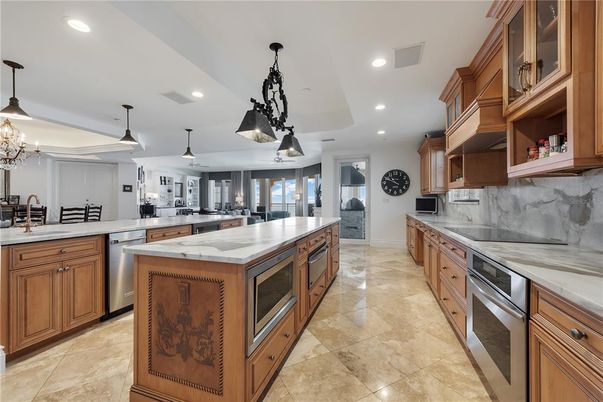 Dining room, Interior, Kitchen, Pendant Lights, Recessed Lighting, Stainless Steel Appliances