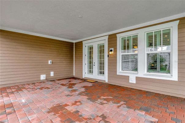 Empty room, Exterior