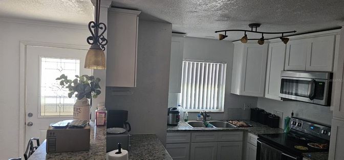 Interior, Kitchen, Pendant Lights, Stainless Steel Appliances