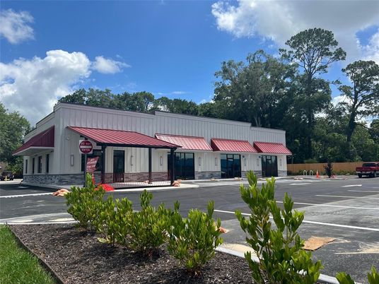 Exterior, Facade, Ranch