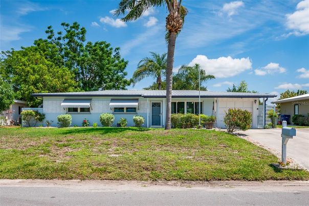 Attached, Exterior, Facade, Ranch
