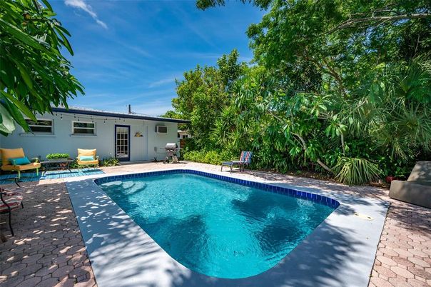 Exterior, Pool