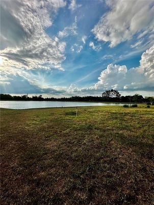 Exterior, Lake