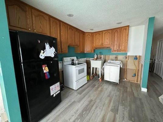 Interior, Washer, Wood Texture Flooring