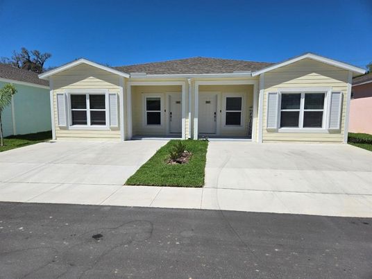 Exterior, Facade, Ranch
