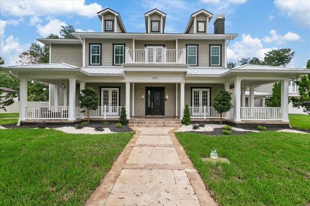 Exterior, Facade, American Foursquare