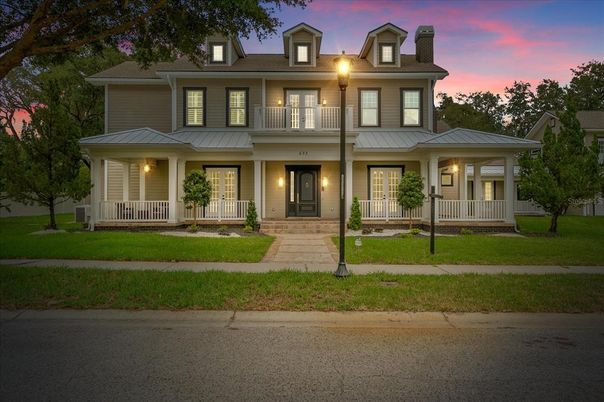 Exterior, Facade, American Foursquare