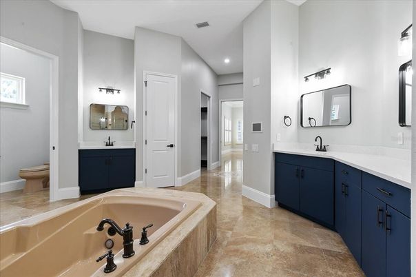 Bathroom, Dual Sink Vanities, Interior, Recessed Lighting