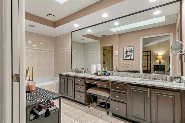 Bathroom, Dual Sink Vanities, Interior, Recessed Lighting