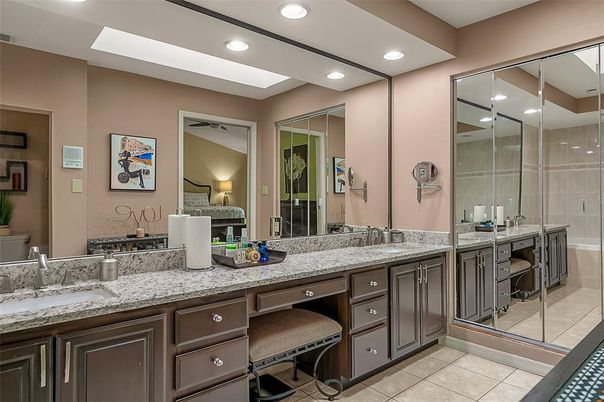 Bathroom, Dual Sink Vanities, Interior, Recessed Lighting
