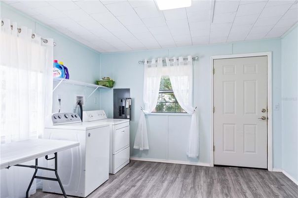 Interior, Washer, Wood Texture Flooring