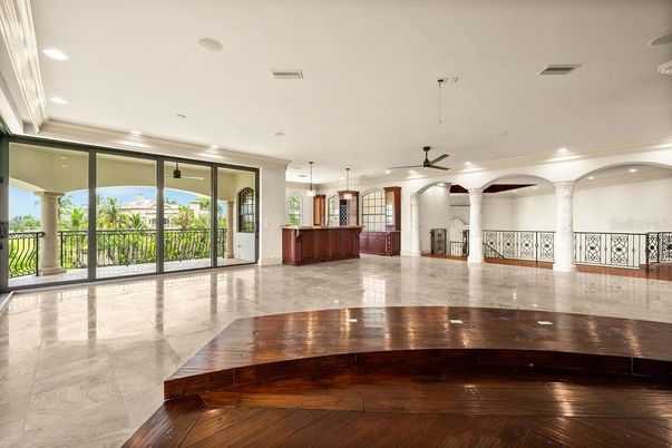 Empty room, Interior, Recessed Lighting