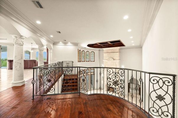 Interior, Recessed Lighting, Wood Texture Flooring