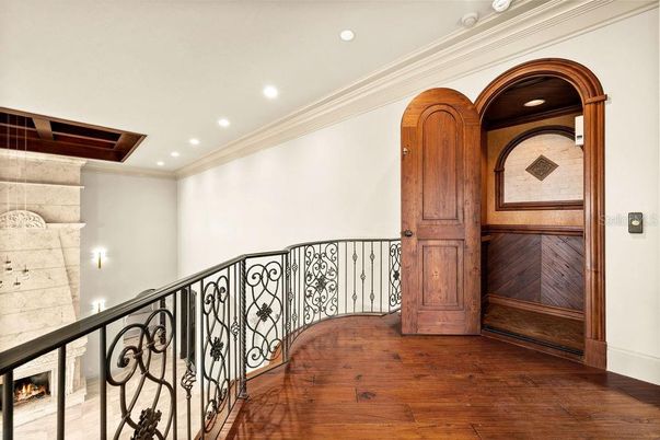 Interior, Recessed Lighting, Wood Texture Flooring