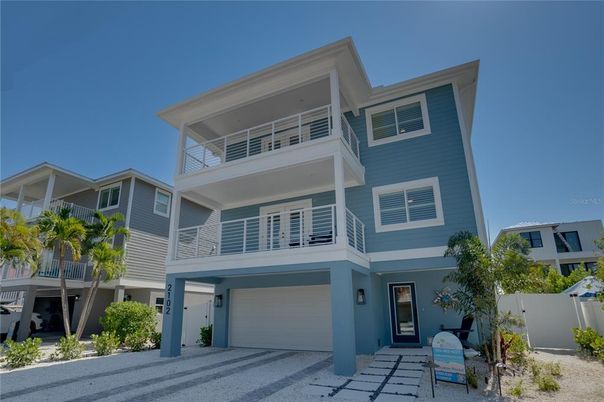 Attached, Exterior, Facade, Rowhouse