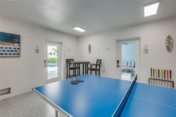 Game Room, Interior, Recessed Lighting