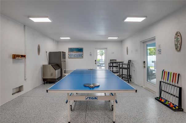 Game Room, Interior, Recessed Lighting