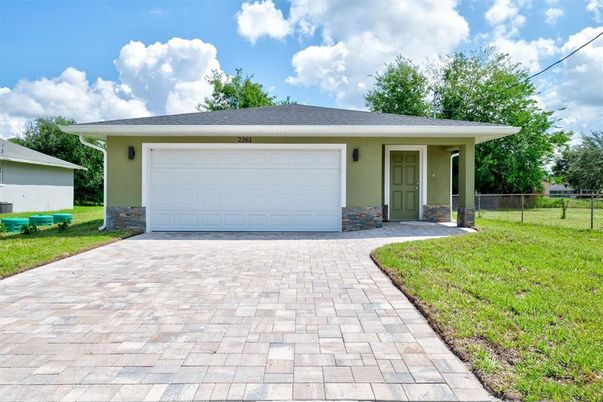 Attached, Exterior, Facade, Ranch