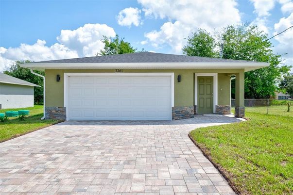 Attached, Exterior, Facade, Ranch