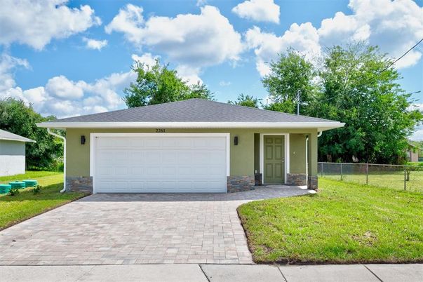 Attached, Exterior, Facade, Ranch