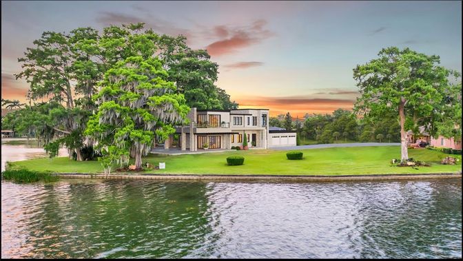 Exterior, Lake