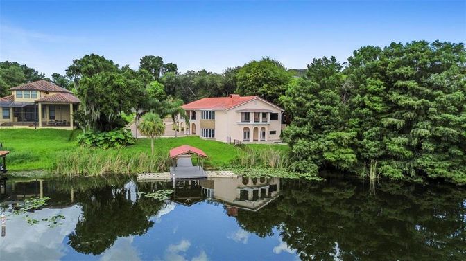 Exterior, Lake
