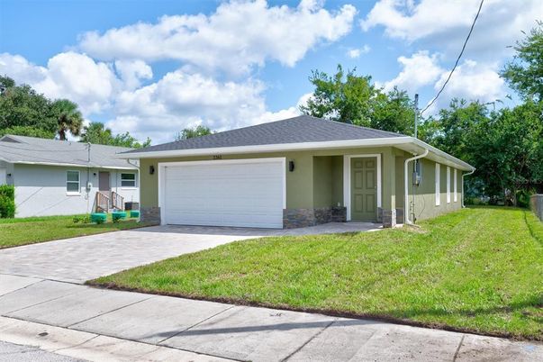 Attached, Exterior, Facade, Ranch