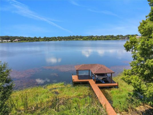 Exterior, Lake