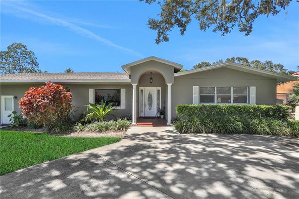 Exterior, Facade, Ranch