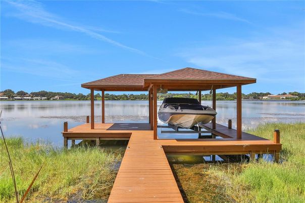Exterior, Lake