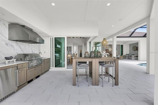 Dining room, Interior, Kitchen, Pendant Lights, Recessed Lighting, Stainless Steel Appliances
