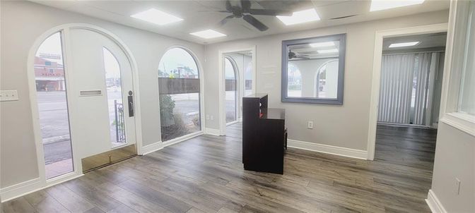 Interior, Recessed Lighting, Wood Texture Flooring