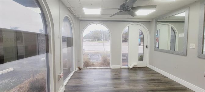 Interior, Recessed Lighting, Wood Texture Flooring