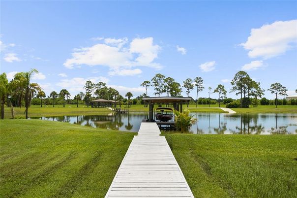 Exterior, Lake
