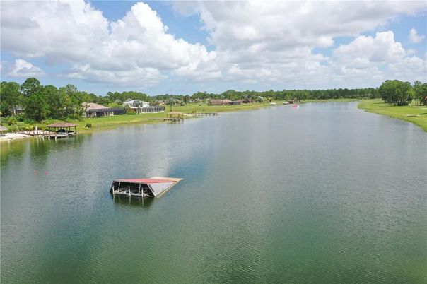 Exterior, Lake