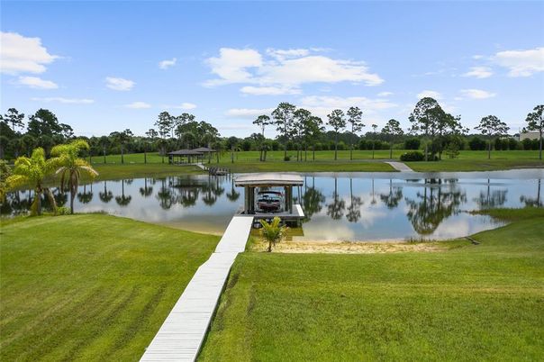 Exterior, Lake
